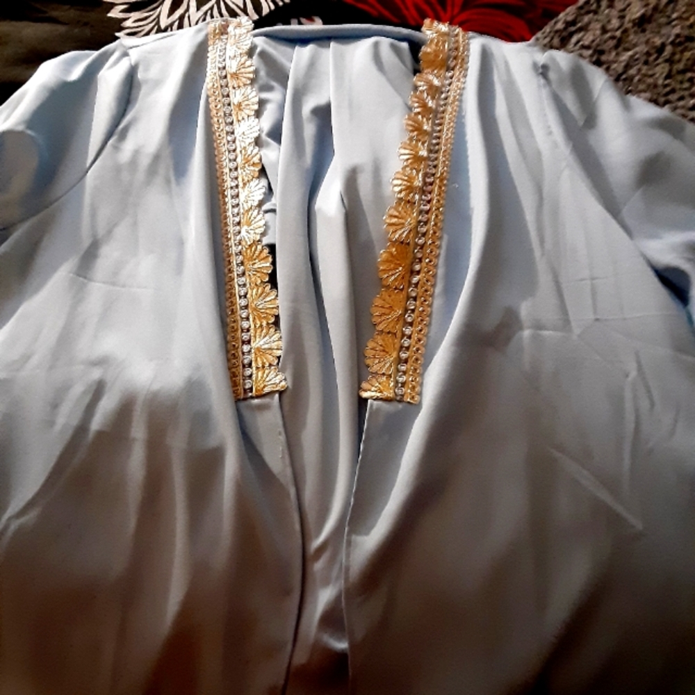 Brand new 2 piece sky blue/gold set (3×)